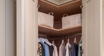 Corner fitted wardrobe maximising bedroom space